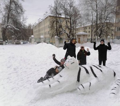 Школьный конкурс "Лучшая снежная фигура"